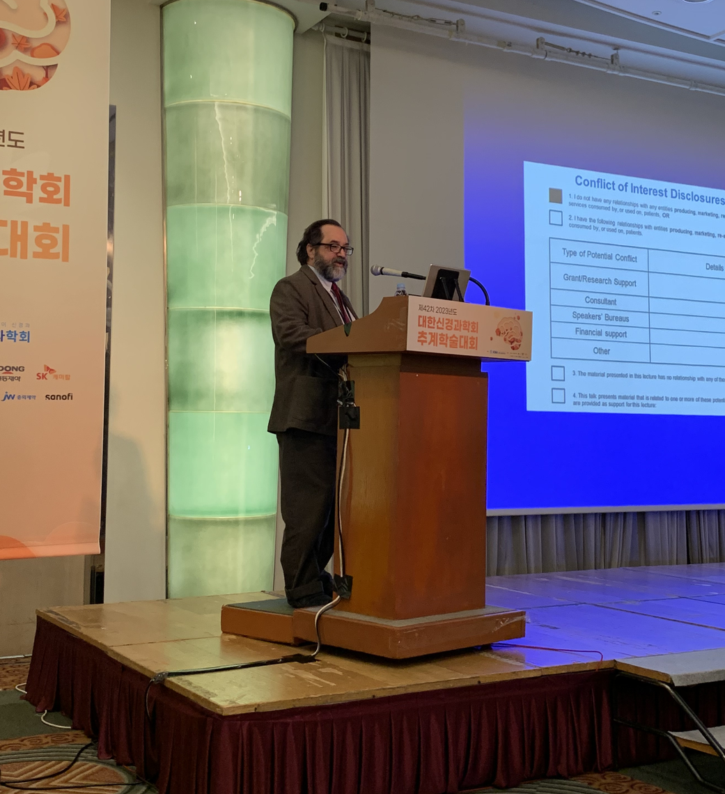 Dr. Perlis presenting at the Korean Neurological Association Conference (2023)