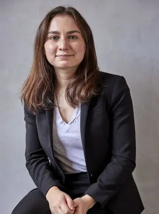 Tova Tachau (she/her)