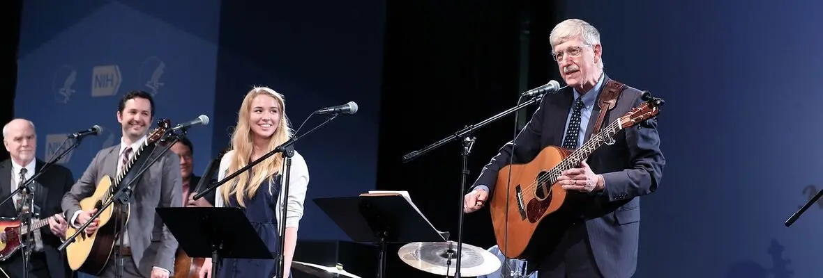 Penn Student Laura Chopp performing with NIAMS Director John O’Shea and NIH Director Francis Collins.