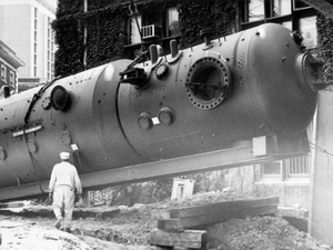 Early construction of the multiplace hyperbaric chamber at the University of Pennsylvania 