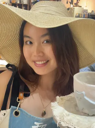Zhong, Vivian