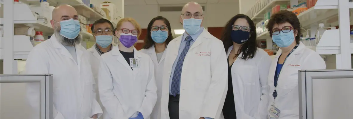 Group photo in the lab